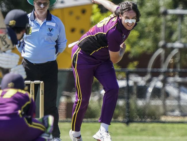 Ben Porter bowling for McKinnon. Picture: Valeriu Campan