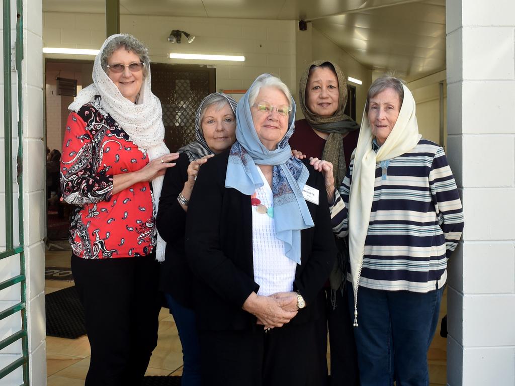 Townsville Mosque welcomes huge tour group from local branch of