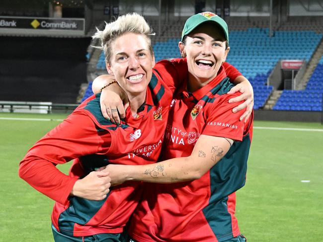 Elyse Villani and Heather Graham after Tasmania’s WNCL final win. (Photo by Steve Bell/Getty Images)