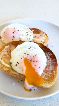 Air fryer poached eggs