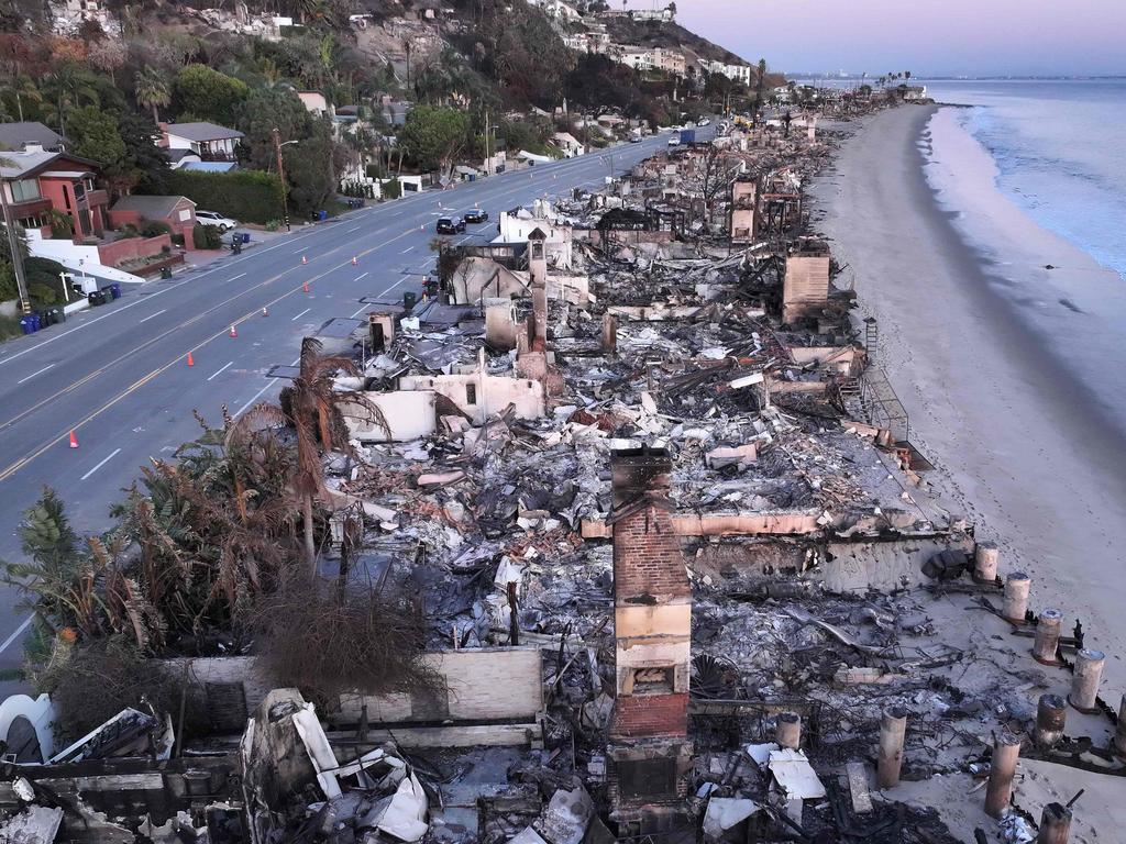 MALIBU, CALIFORNIA - JANUARY 15: An aerial view of beachfront homes burned in the Palisades Fire as wildfires cause damage and loss through the LA region on January 15, 2025 in Malibu, California. Multiple wildfires fueled by intense Santa Ana Winds are still burning across Los Angeles County, with at least 25 dead, more than 12,000 structures destroyed or damaged, and 40,000 acres burned. More than 88,000 people remain under evacuation orders as high winds are forecast.   Mario Tama/Getty Images/AFP (Photo by MARIO TAMA / GETTY IMAGES NORTH AMERICA / Getty Images via AFP)