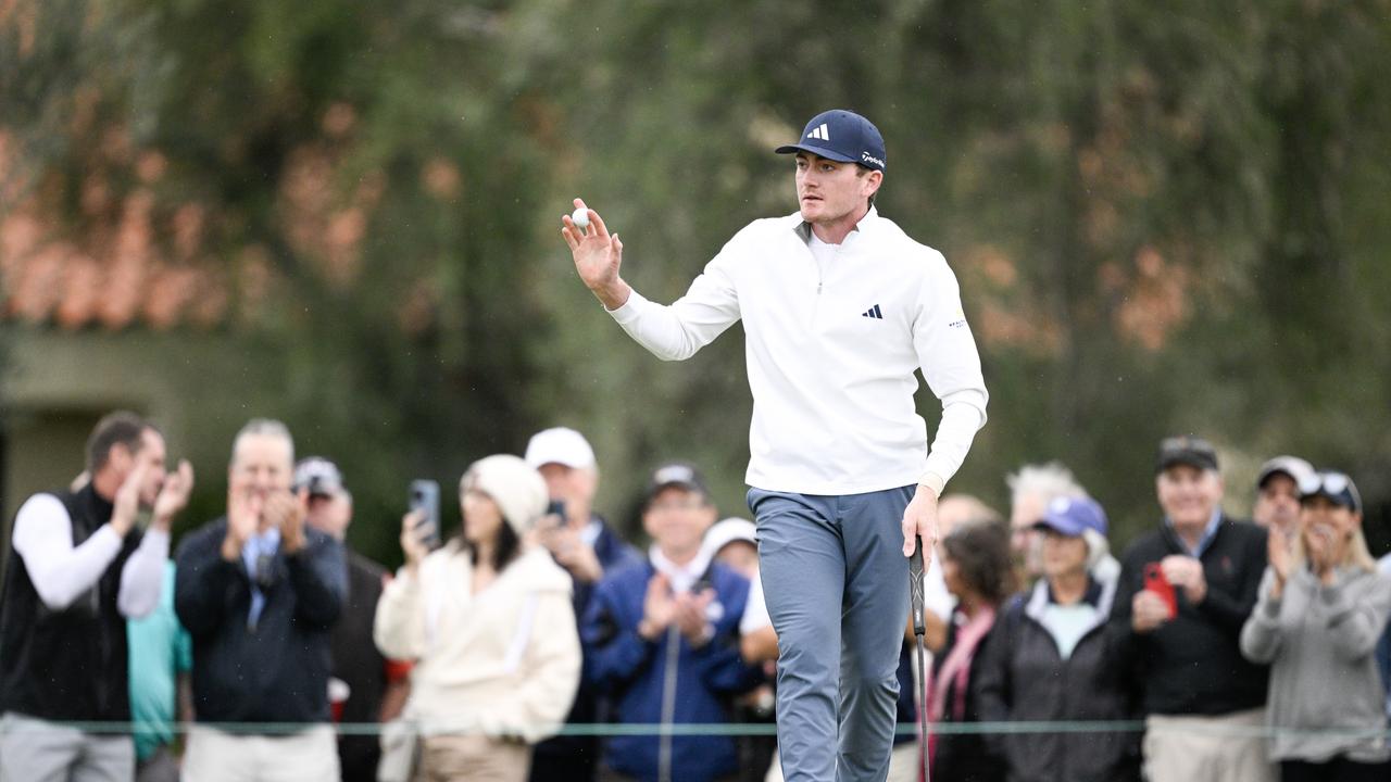 LA QUINTA, CALIFORNIA - JANUARY 20: Nick Dunlap of the United States acknowledges fans after his final putt the during the third round of The American Express at La Quinta Country Club on January 20, 2024 in La Quinta, California. (Photo by Orlando Ramirez/Getty Images)