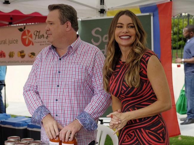 Scene from TV series Modern Family with Eric Stonestreet as Cameron and Sofia Vergara as Gloria.