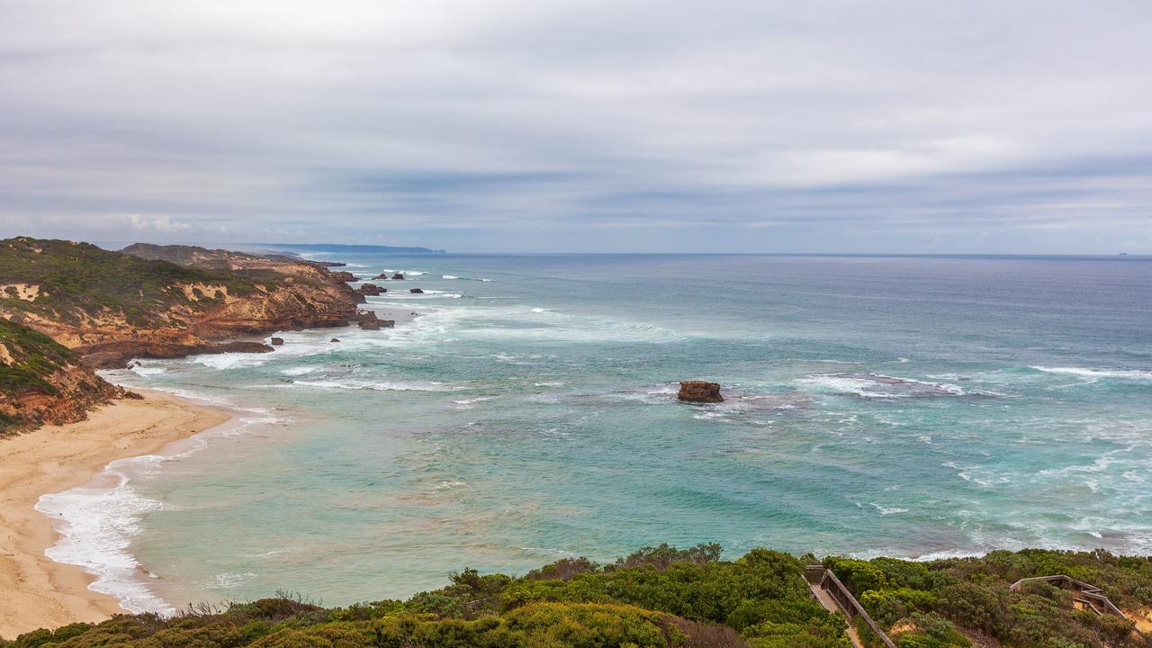 Man dead after possible drowning on Mornington Peninsula | Herald Sun