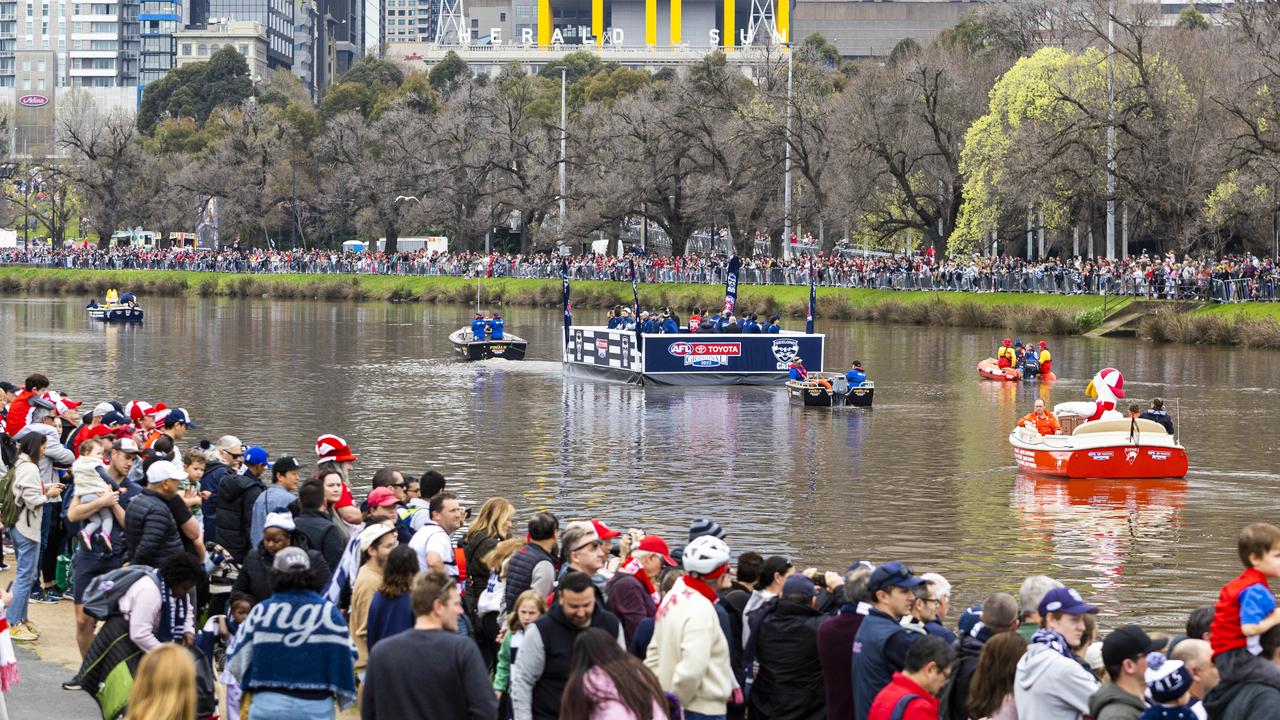 Fans line the Yarra for the 2022 grand final parade. Picture: Aaron Francis