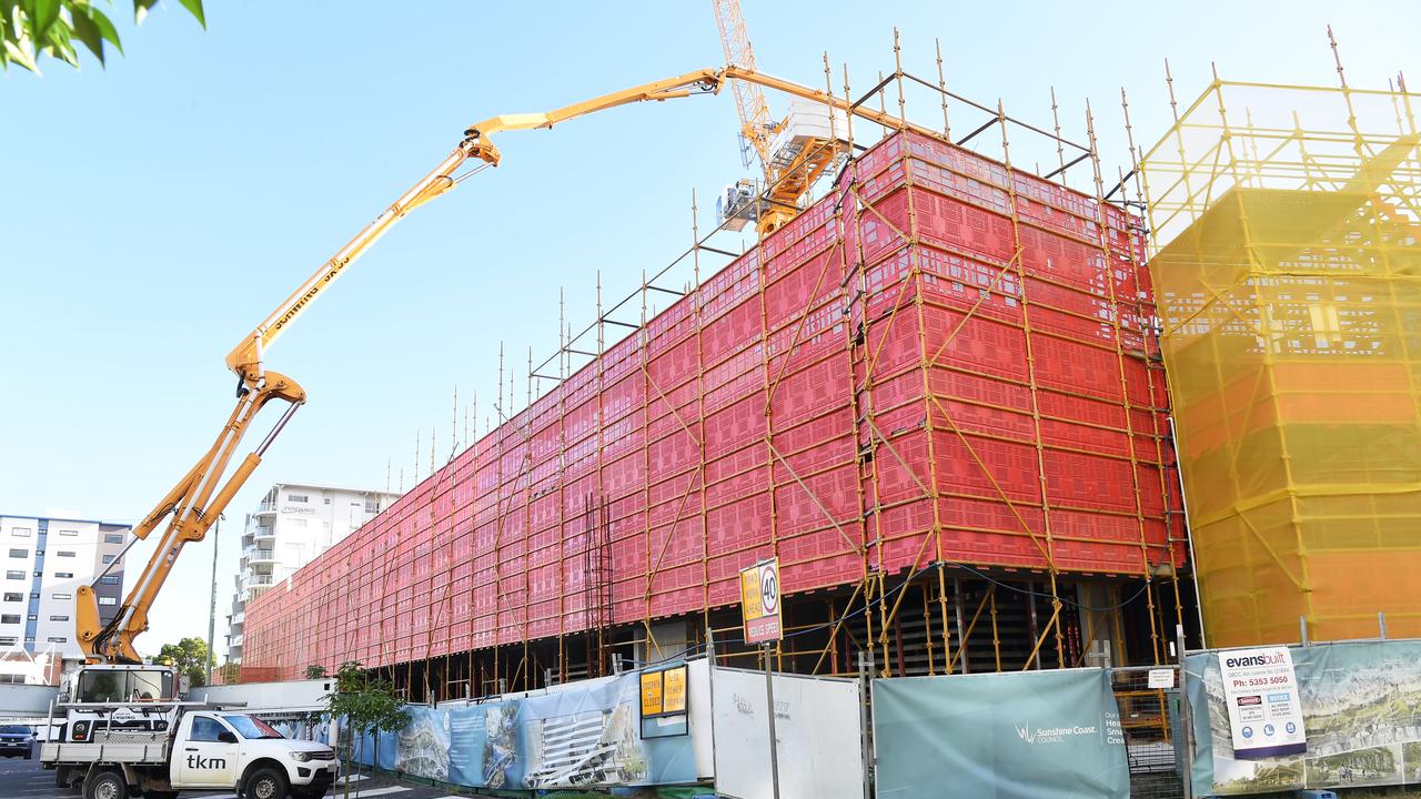 Brisbane Road carpark construction, Mooloolaba. Photo Patrick Woods / Sunshine Coast Daily.