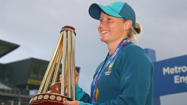 TAUNTON, ENGLAND - JULY 18: Alyssa Healy of Australia with the trophy after retaining the Ashes after the Women's Ashes 3rd We Got Game ODI match between England and Australia at The Cooper Associates County Ground on July 18, 2023 in Taunton, England. (Photo by Steve Bardens/Getty Images)