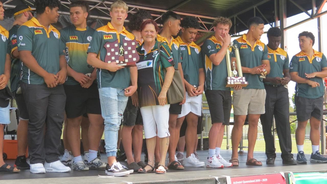 Lachlan Buchbach with his award - and his teammates.