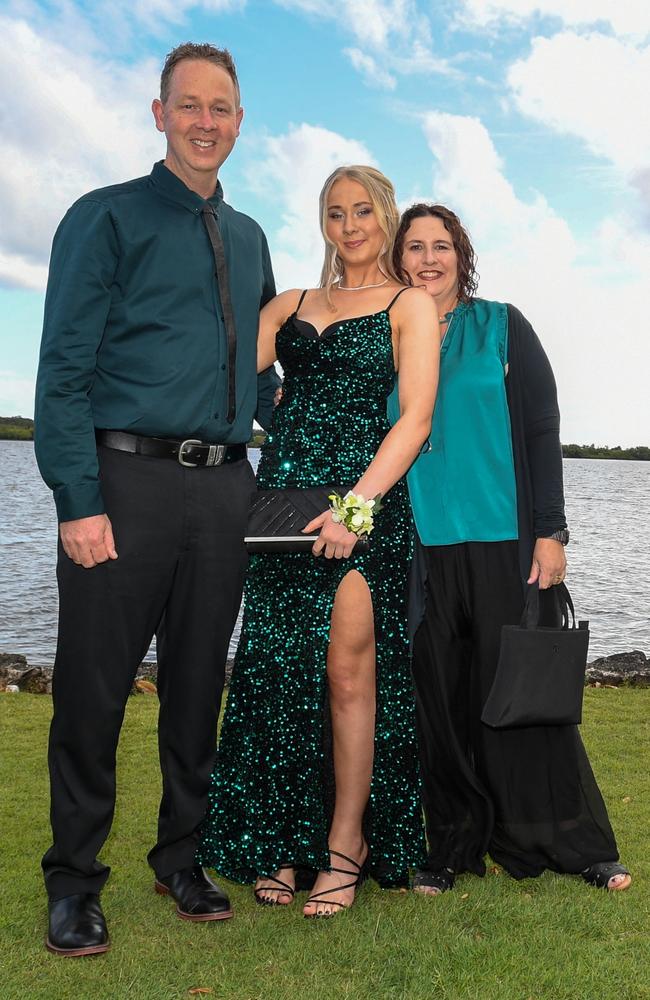 Alstonville High School Year 12 Formal: Tara Templeman (school Captain) with her parents Anne-Marie and Mark Templeman. Picture: Cath Piltz