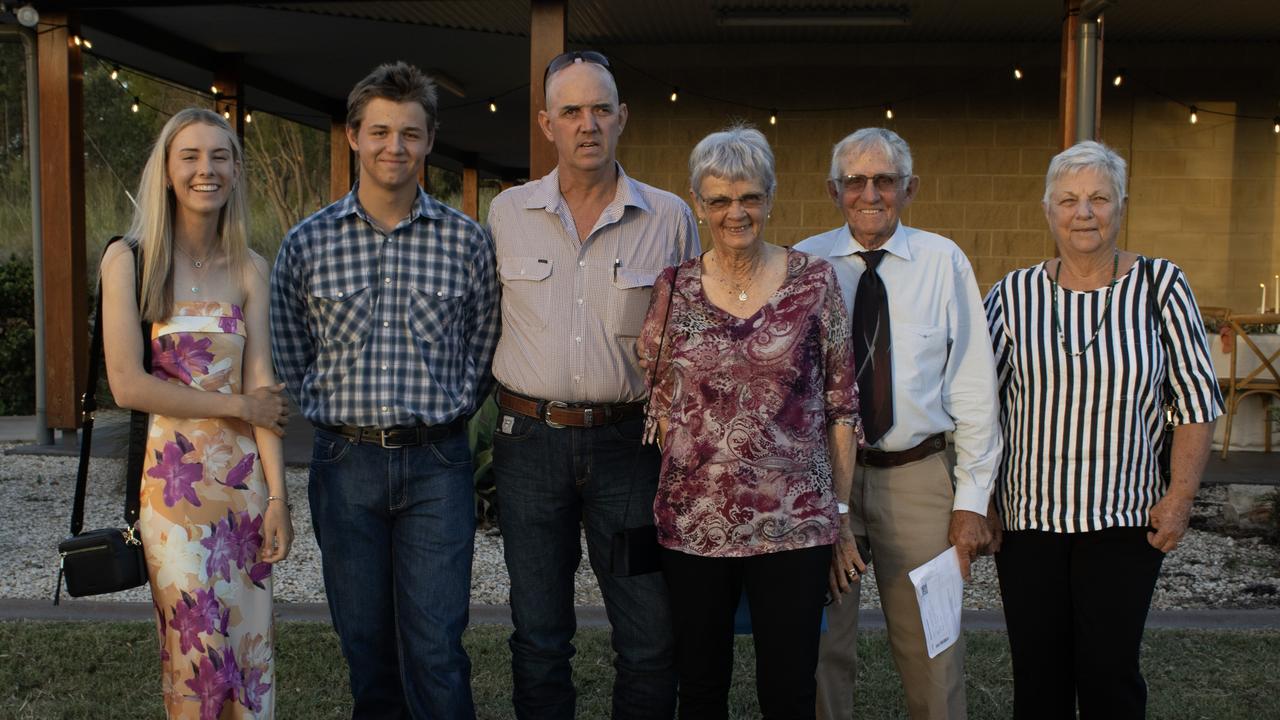 Gay Petfield, Lindsay Payne, Rosyln Payne, Darcy Kundusen, Tom Kundusen and Molly Belz at the Dusk Til Dust long table dinner.