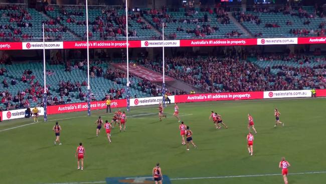 There were lots of empty seats at the SCG by the end of the game. Photo: Fox Footy.