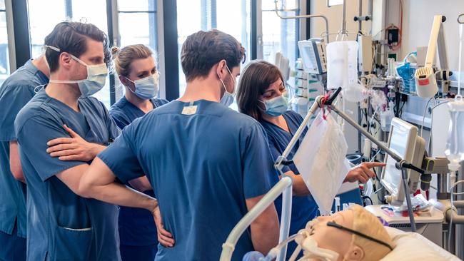 Hospital doctors are instructed to handle a ventilator. Picture; AFP.