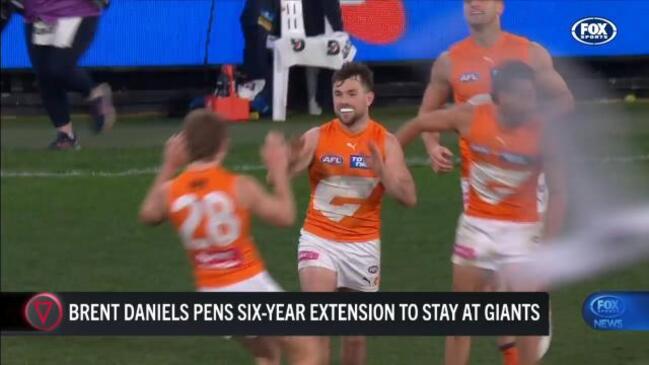 Giants star signs 6-year extension