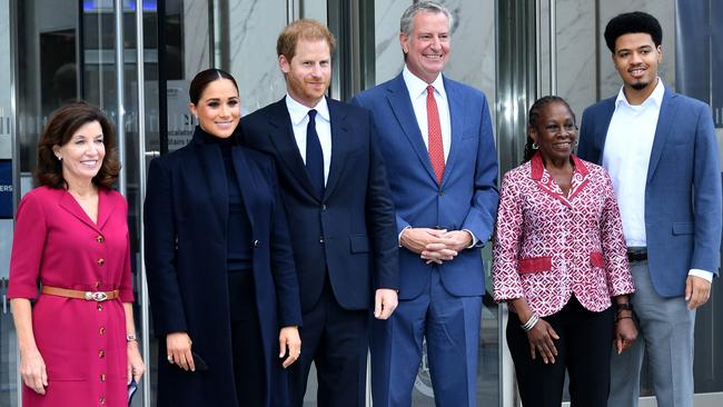 L-R) Governor Kathy Hochul, Meghan, Duchess of Sussex, Prince Harry, Duke of Sussex, NYC Mayor Bill De Blasio, Chirlane McCray and Dante de Blasio pose at One World Observator.