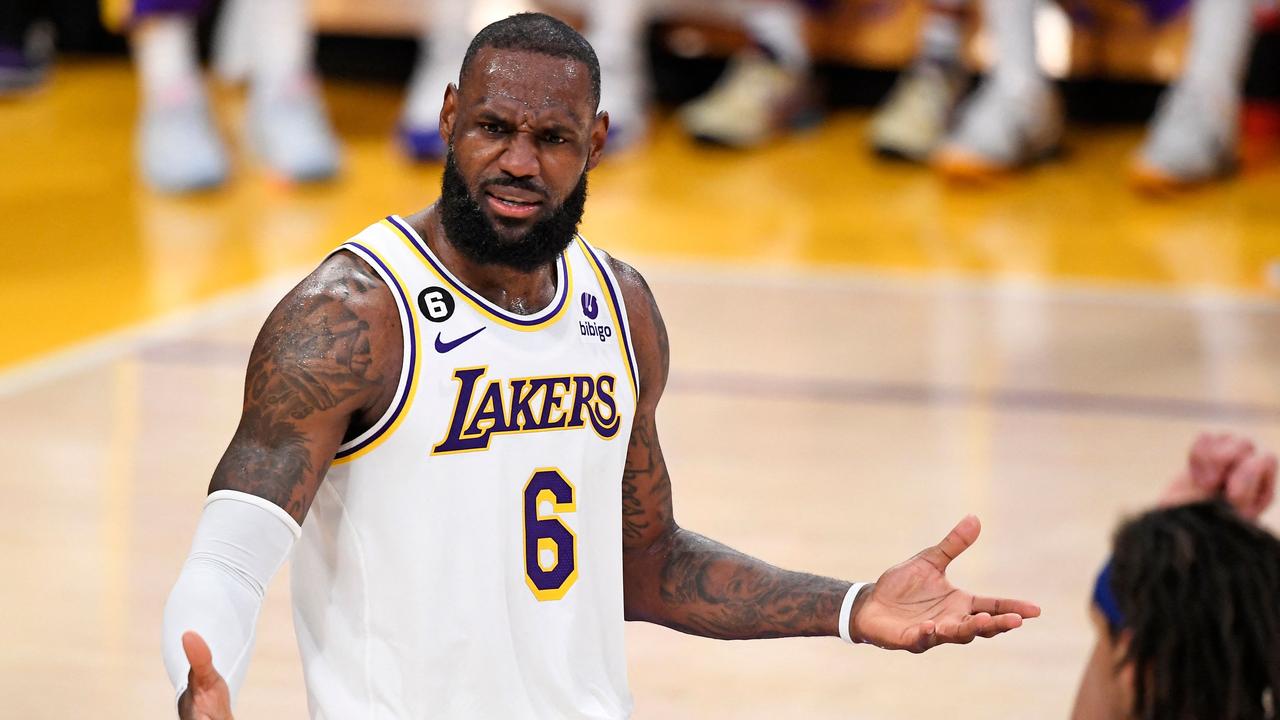 LeBron James' 1-emoji reaction to changing jersey number from 6 to 23