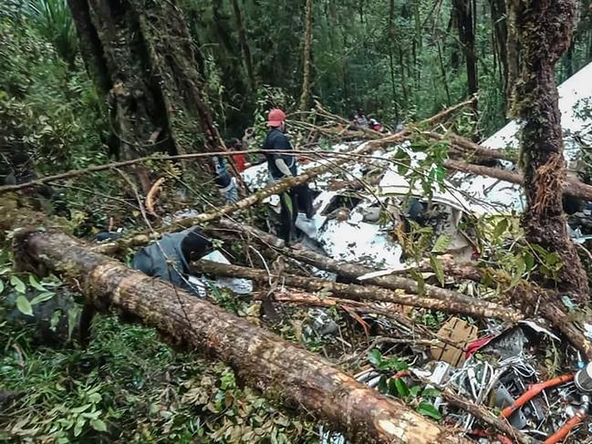 This handout photo taken on August 12, 2018 and released by the information unit of Papua's Cendrawasih Military Command shows the crash site of a Swiss-made Pilatus aircraft at Menuk mountain in Oksibil. - A 12-year-old boy is the sole survivor of a plane crash that killed eight people in mountainous eastern Indonesia, authorities said on August 12. The Swiss-made Pilatus aircraft lost contact with air traffic control on August 11 during what was supposed to be a flight of around 40 minutes in remote Papua province. (Photo by Handout / Papua's Cendrawasih Military Command / AFP) / RESTRICTED TO EDITORIAL USE - MANDATORY CREDIT "AFP PHOTO / INFORMATION UNIT OF PAPUA'S CENDERAWASIH MIITARY COMMAND" - NO MARKETING NO ADVERTISING CAMPAIGNS - DISTRIBUTED AS A SERVICE TO CLIENTS