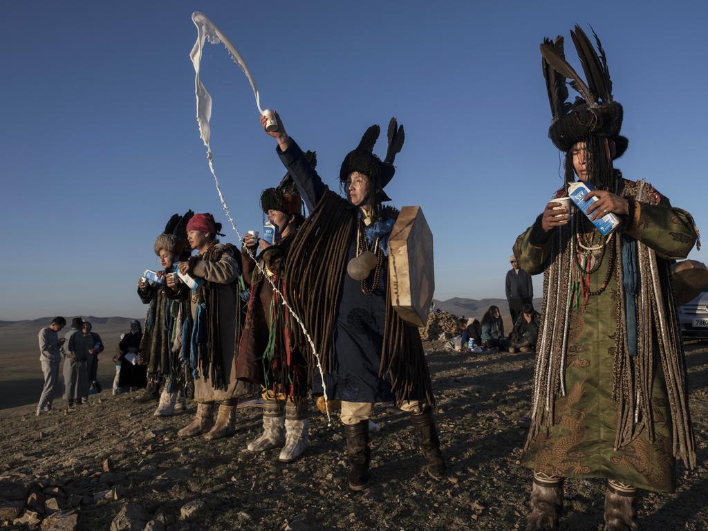 Extraordinary images of mysterious Mongolian ritual | Daily Telegraph