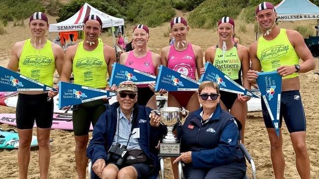 Mentone's mixed taplin team with the winning cup, alongside its namesakes Jim and Barb Morgan. Picture: Anglesea SLSC