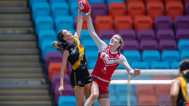 Cassie McWilliam and Hayley Finning in the Nightcliff vs Waratah 2023-24 NTFL women's knockout semifinal. Picture: Pema Tamang Pakhrin