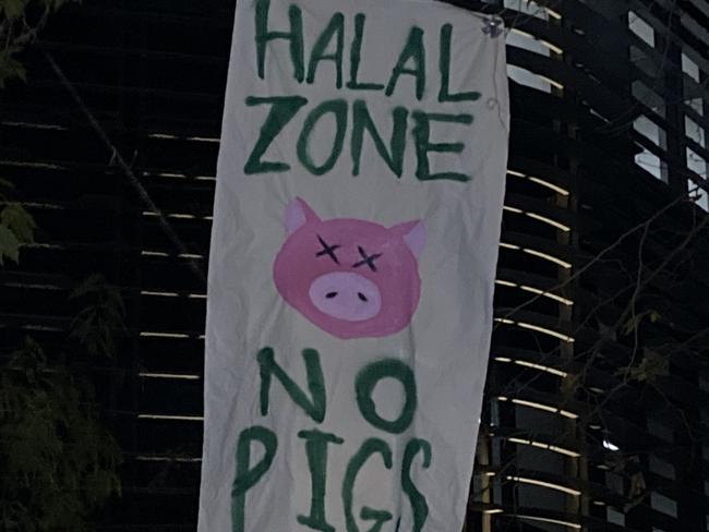 A banner at the Melbourne Uni Pro Palistine protest.