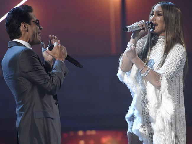 Marc Anthony, left, and Jennifer Lopez perform "Olvidame y Pega la Vuelta" at the 17th annual Latin Grammy Awards at the T-Mobile Arena on Thursday, Nov. 17, 2016, in Las Vegas. (Photo by Chris Pizzello/Invision/AP)