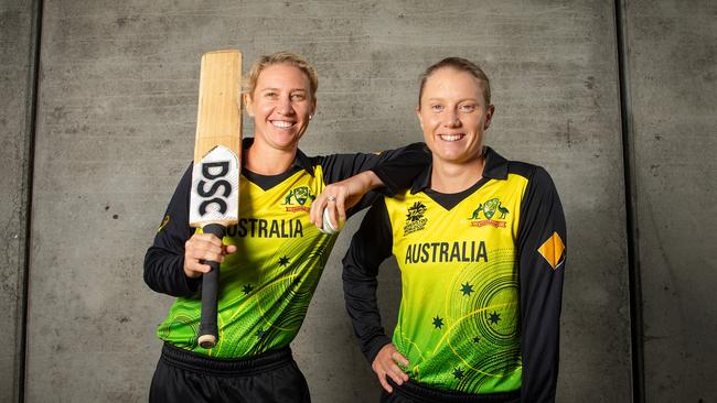 Alyssa Healy (R) and Delissa Kimmince (L) ahead of the World Cup final. Picture: Mark Stewart