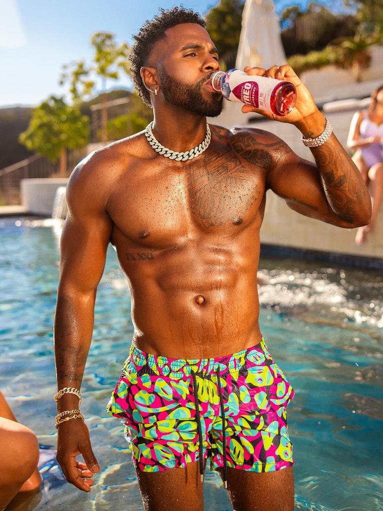 Singer Jason Derulo makes a fortune from social media earnings.