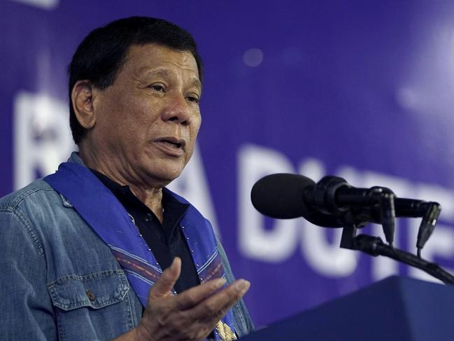 This handout photo taken on July 5, 2017 and released by the Presidential Photo Division (PPD) on July 6 shows Philippine President Rodrigo Duterte delivering a speech before local officials in the town of Hagonoy, Davao del Sur province, on the southern Philippine island of Mindanao. Philippine President Rodrigo Duterte has threatened on July 5 to eat alive the Islamist militants behind the abduction and beheadings of two Vietnamese sailors in a furious reaction to the killings. / AFP PHOTO / PRESIDENTIAL PHOTO DIVISION / Handout / -----EDITORS NOTE --- RESTRICTED TO EDITORIAL USE - MANDATORY CREDIT "AFP PHOTO / PRESIDENTIAL PHOTO DIVISION" - NO MARKETING - NO ADVERTISING CAMPAIGNS - DISTRIBUTED AS A SERVICE TO CLIENTS