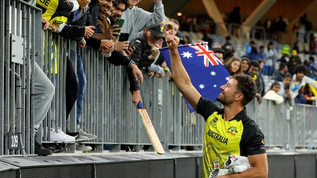 Marcus Stoinis of Australia thanks the crowd. Photo by James Worsfold/Getty Images