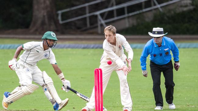 Ali Zaidi beats the throw to Lucas Sefont. (AAP Image/Richard Walker)