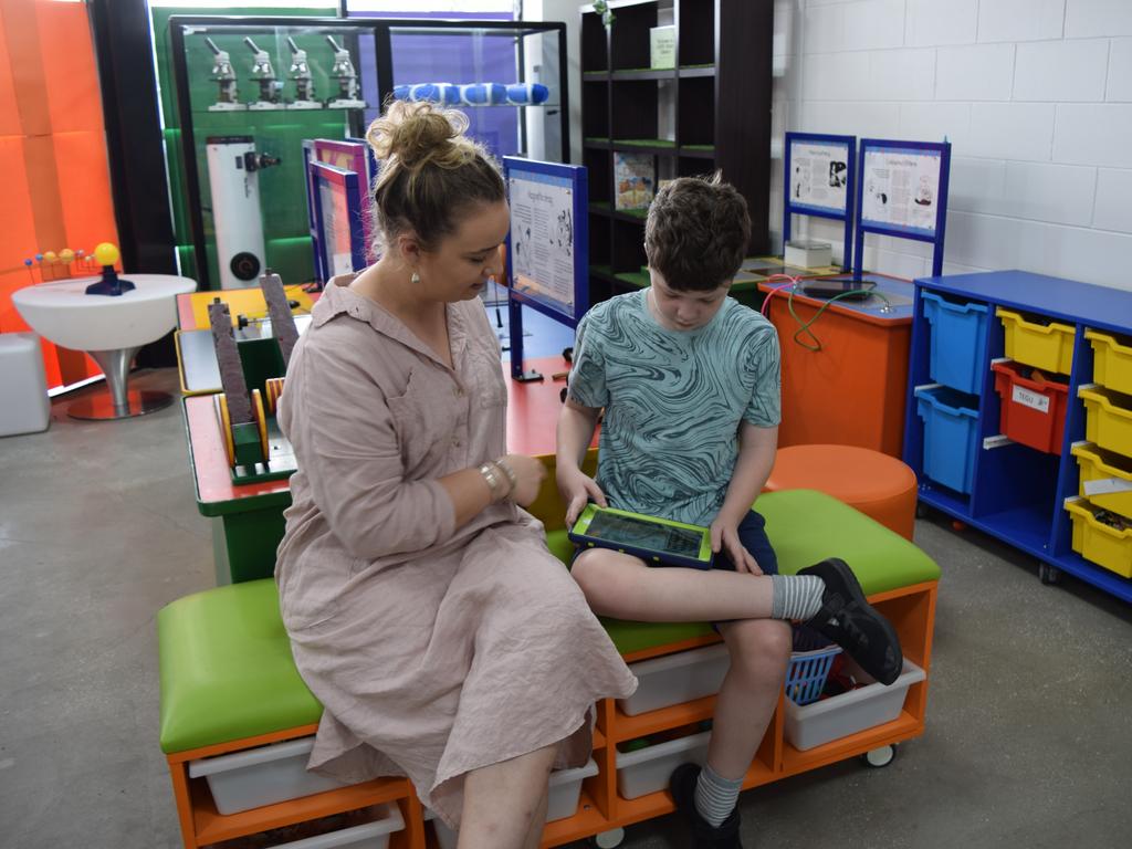 Amelia Gordon assisting Robson Peatey with programming the robot.