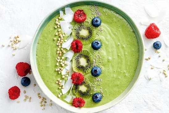 Get the day off to a delicious and nutritious start with this super green smoothie bowl.