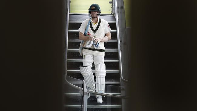 Smith walks out to bat after lunch. Picture: Getty