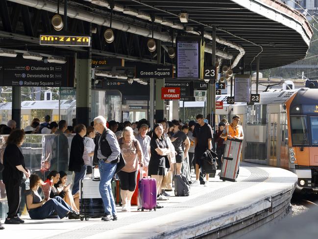 SYDNEY, AUSTRALIA - NewsWire Photos FEBRUARY 15, 2025: People pictured waiting for a train at Central Station.Picture: NewsWire / Damian Shaw