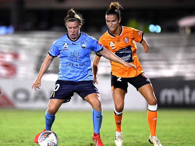 Savannah McCaskill of Sydney takes on the defence during the W-League Semi Final match between the Brisbane Roar and Sydney FC at Dolphin Stadium on February 10, 2019. Photo: Bradley Kanaris/Getty Images