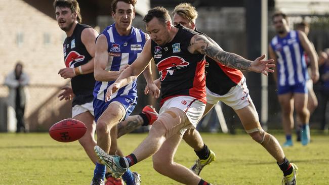 SFL: Frankston Dolphins’ David Mclaren on the attack. Picture: Valeriu Campan