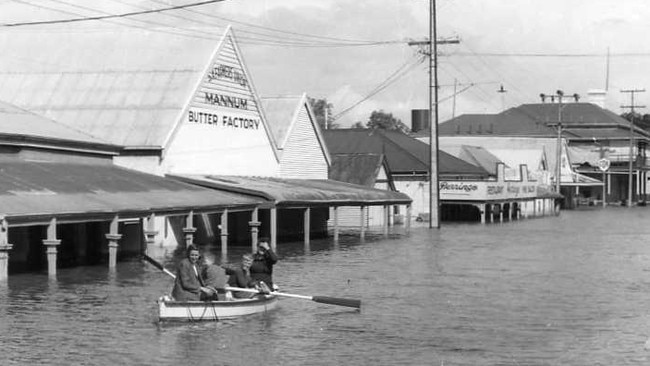 1956. Heavy rain in 1956 led to the worst floods in the history of the Murray and Darling rivers. In August, towns along the Murray in South Australia were inundated. Mannum was swamped after the river peaked at 10m.