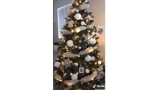 Christmas tree bauble hack