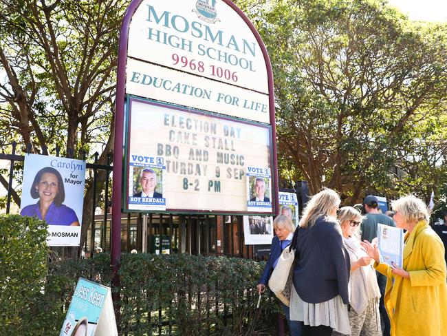 Voting crowds at Mosman High School.