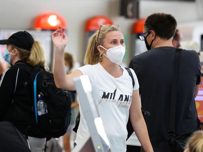 SYDNEY, AUSTRALIA - NewsWire Photos DECEMBER 21, 2020. People seen checking in at the Sydney  Domestic Airport as the corona virus cluster on Sydney's northern beaches causes chaos ahead of Christmas in Sydney Australia. Picture: NCA NewsWire / Gaye Gerard