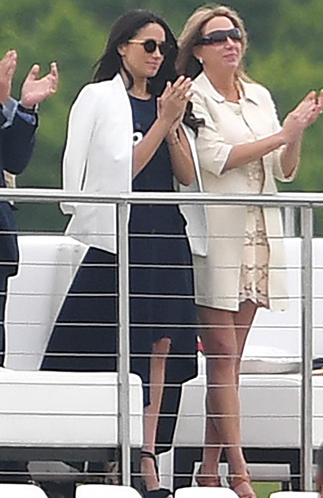 She chatted with other guests at the A-list event.