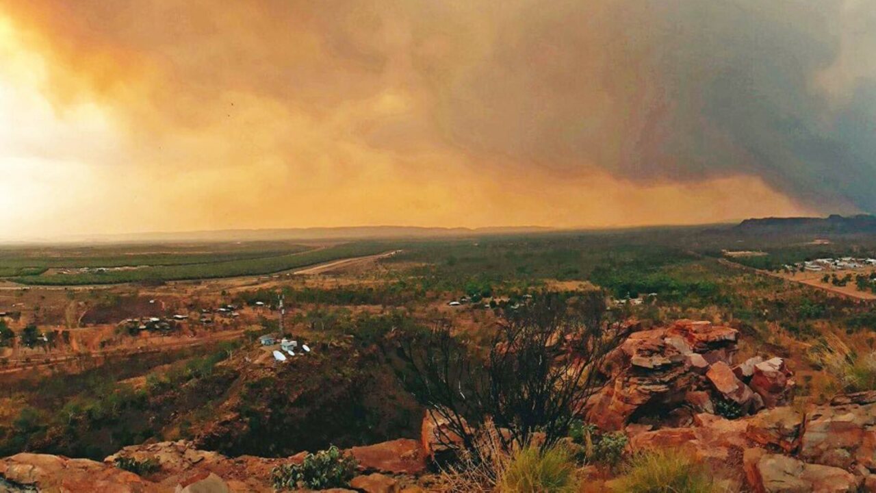 Dry lightning strikes spark blazes in Western Australia