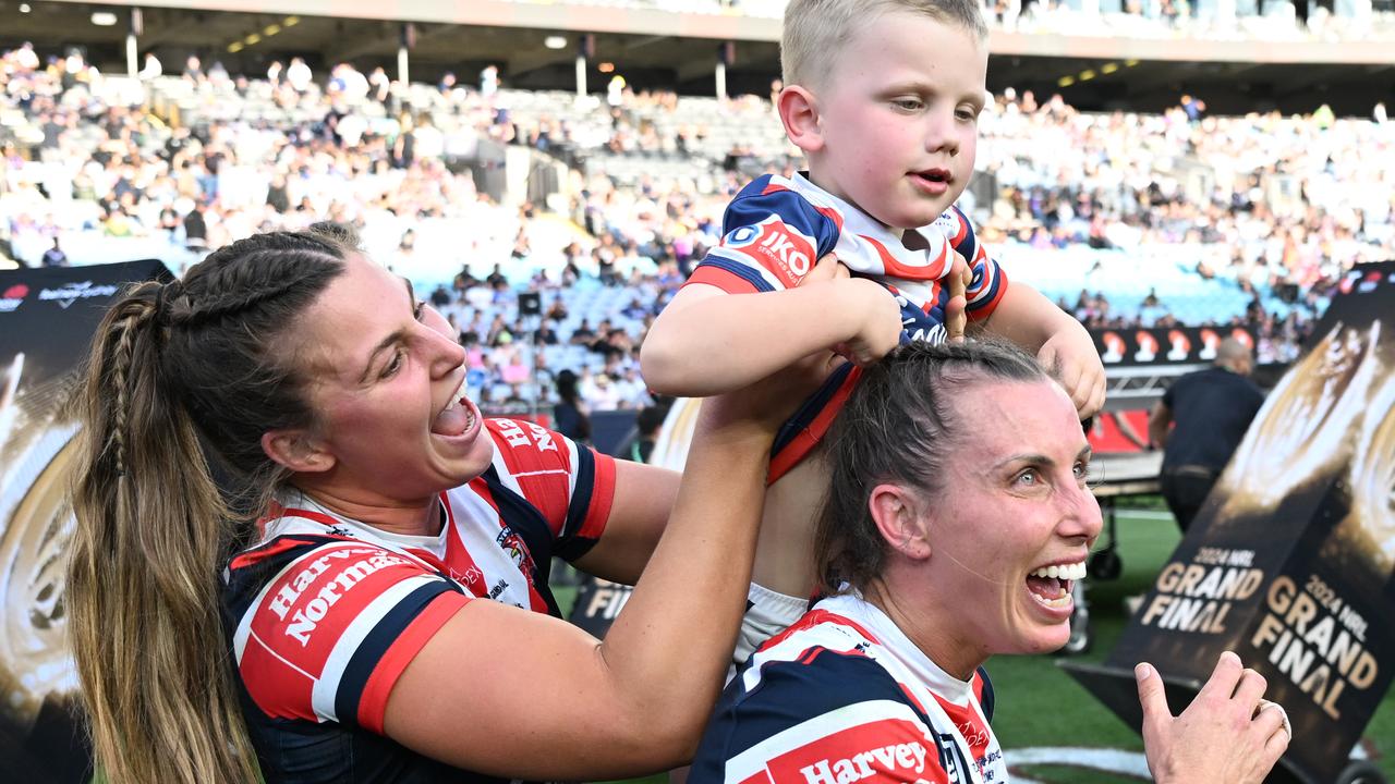 Jess Sergis and Sam Bremner celebrate the NRLW premiership. NRL Imagery