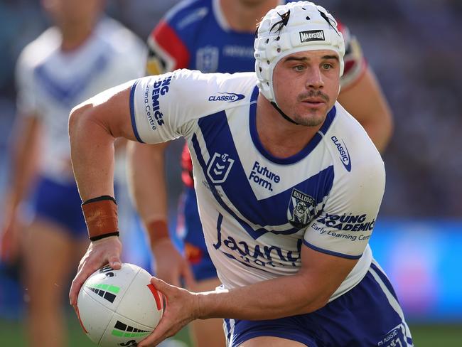 SYDNEY, AUSTRALIA - APRIL 21: Reed Mahoney of the Bulldogs passes the ball during the round seven NRL match between Canterbury Bulldogs and Newcastle Knights at Accor Stadium, on April 21, 2024, in Sydney, Australia. (Photo by Mark Kolbe/Getty Images)