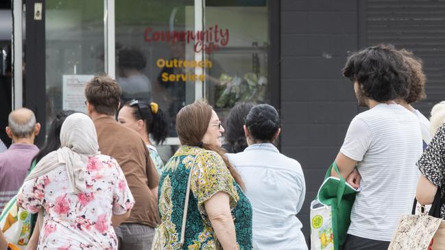 Lines oustide a major community food bank in NSW. The mood colouring 2024 Australia shares similarities with Henry IV’s England. Picture: NewsWire/ Monique Harmer