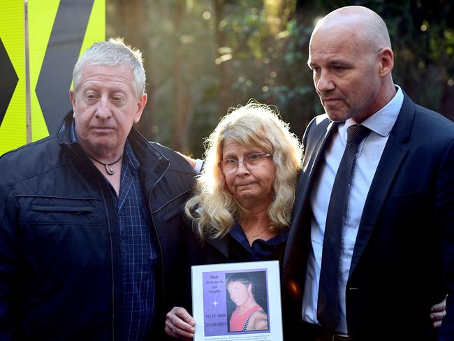 Mark and Faye Leveson with Detective Chief Inspector Gary Jubelin (right). Picture: AAP Image/Dean Lewins