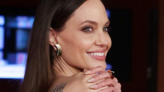 Angelina’s disastrous red carpet fail