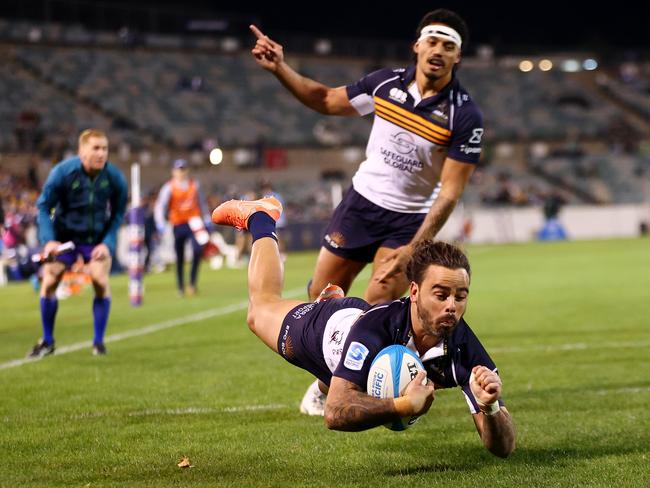 Andy Muirhead scores a try for the Brumbies. Picture: Getty Images