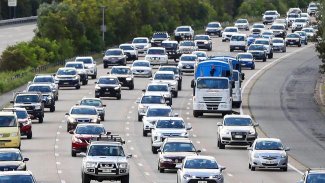 M1 traffic southbound at Helensvale at 4:30pm. Picture: NIGEL HALLETT.