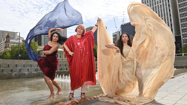 Tjarutja Dance Theatre Collective’s Melanie Koolmatrie and Janelle Egan with Adelaide Fringe director Heather Croall. Picture: Keryn Stevens